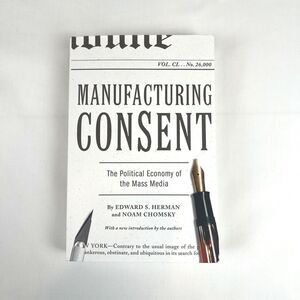 Manufacturing Consent: The Political Economy of the Mass Media (0375714499)